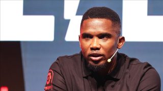 “بعد هجومه على الاتحاد الإفريقي” .. إيقاف صامويل إيتو 4 مباريات وتغريمه 20 ألف دولار