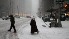 الولايات المتحدة.. انقطاع التيار الكهربائي عن 700 ألف منزل وإلغاء آلاف الرحلات الجوية