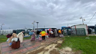 القصر الكبير: بدء توزيع مساعدات غذائية للمواطنين العائدين بعد تحسن الأحوال الجوية