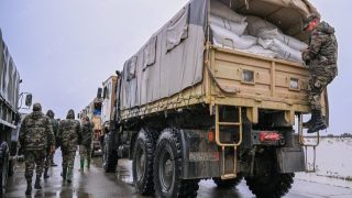 سيدي سليمان .. توزيع الشعير والأعلاف المركبة لفائدة مربي الماشية المتضررين من الفيضانات