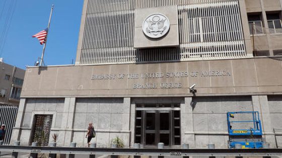 السفارة الأمريكية في إسرائيل تدعو رعاياها إلى التفكير في مغادرة البلاد