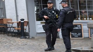 “حاولا دخول قاعدة نووية”.. بريطانيا تعتقل شخصين تشتبه في أنهما جاسوسان لإيران