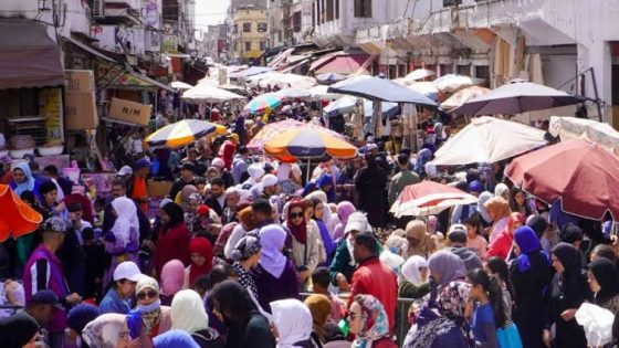قسارية درب السلطان تعج بالفرح: ملابس العيد تجمع بين الألوان والبهجة والتحديات المالية