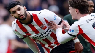 أيندهوفن يحرز لقب الدوري الهولندي الـ27 مع بصمة مغربية بارزة للصيباري والدريوش