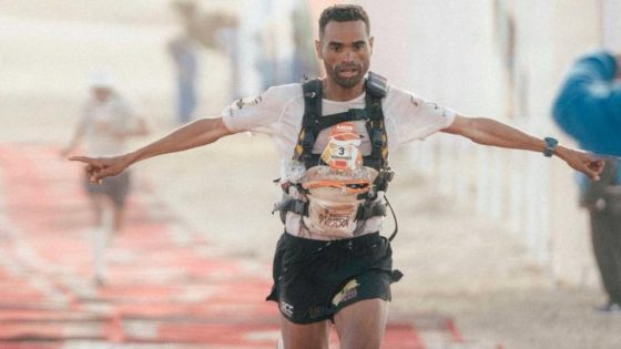 ماراطون الرمال: محمد المرابطي يفوز بالنسخة الأربعين