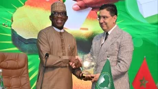 بوريطة يتسلم جائزة الاتحاد الإفريقي تقديراً لريادته في الحكامة والديمقراطية