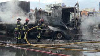 الدار البيضاء: التحقيق يكشف شبهة سرقة 20 مليون سنتيم وإضرام نار بالشاحنات