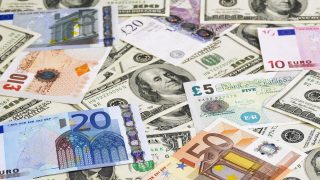 حجز نحو 181 مليون درهم من العملات الأجنبية عبر مراقبة المسافرين في 2025