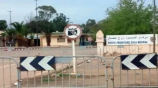 السلطات الجزائرية تسلم دفعة جديدة من المهاجرين المغاربة عبر معبر “زوج بغال”