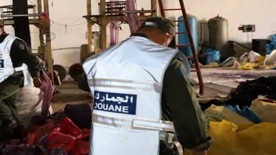 الجمارك تفكك شبكة استغلت التبرعات الإنسانية في تجارة الملابس المستعملة