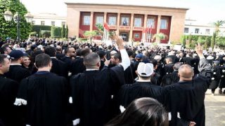 أزمة بين المحامين ووزارة العدل تُنذر بتعطيل المحاكم أسبوعاً كاملاً