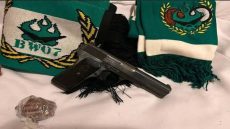 الأمن الوطني بوجدة يوقف شخصاً بعد نشر محتوى يتضمن سلاحاً نارياً ويحرض على الشغب الرياضي