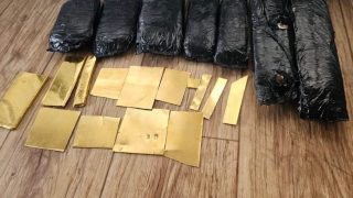 إحباط محاولة تهريب ذهب بقيمة تتجاوز 80 مليون سنتيم بمعبر باب مليلية وتوقيف سائق سيارة فاخرة