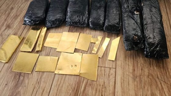 إحباط محاولة تهريب ذهب بقيمة تتجاوز 80 مليون سنتيم بمعبر باب مليلية وتوقيف سائق سيارة فاخرة