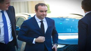 وفد حكومي فرنسي رفيع يحل بالرباط لتوقيع اتفاقيات استراتيجية وتعزيز الشراكة مع المغرب