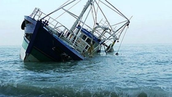 نجاة 16 بحاراً من الغرق قبالة سواحل الداخلة بعد تدخل بطولي لسفينة صيد