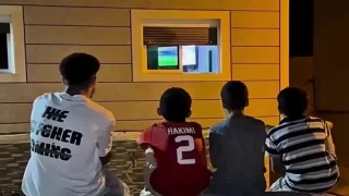 بعد انتشار صورتهم في مونديال 2026.. أطفال تازة يحظون بالتفاتة ملكية مؤثرة