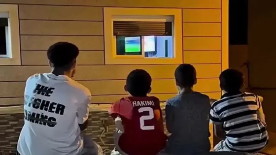 بعد انتشار صورتهم في مونديال 2026.. أطفال تازة يحظون بالتفاتة ملكية مؤثرة