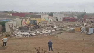 الجرافات تصل إلى كريان بن عبيد بدار بوعزة.. انطلاق عملية الهدم بحضور الدرك الملكي والسلطات المحلية