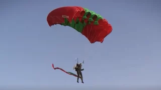ذكرى عيد العرش.. مظليو المنتخب الوطني العسكري يرسمون لوحات جوية أبهرت جمهور الرباط وسلا
