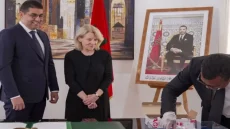 عمرها حوالي 72 مليون سنة.. فرنسا تعيد تسع مستحاثات مغربية عبارة عن أسنان الديناصورات