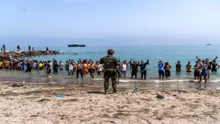 سبتة.. إيداع 30 مغربيا السجن منذ اندلاع موجة العبور الجماعي