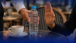 فدرالية المقاهي والمطاعم تحذر: إجبار الزبون على شراء الماء مع القهوة مخالف للقانون