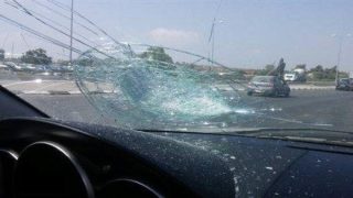 رشق بالحجارة على الطريق السيار بين الجديدة والدار البيضاء.. سلوك خطير يهدد حياة السائقين