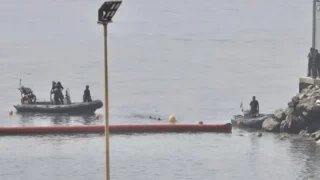غواصون يواصلون تثبيت الحواجز.. تشديد الخناق على محاولات العبور نحو سبتة