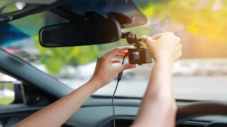 كاميرات سيارات الكراء والنقل عبر التطبيقات.. تحذير من عقوبات قد تصل إلى سنة حبسا و300 ألف درهم