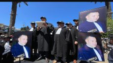 محامون يضعون صورة الملك ببذلة المحاماة.. ردّ رمزي على محاولات تسييس الخلاف المهني