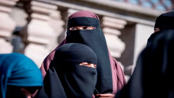 إيطاليا تتجه نحو منع النقاب والبرقع داخل المدارس وتشديد قواعد تعليم التلاميذ الأجانب