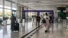 السعودية.. وفاة 12 شخصاً وإصابة 309 آخرين إثر استهداف مطار الملك خالد الدولي بالرياض