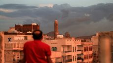 الحوثيون يعلنون استهداف منشآت أرامكو ومطار الملك خالد ومصفاة نفطية بالرياض